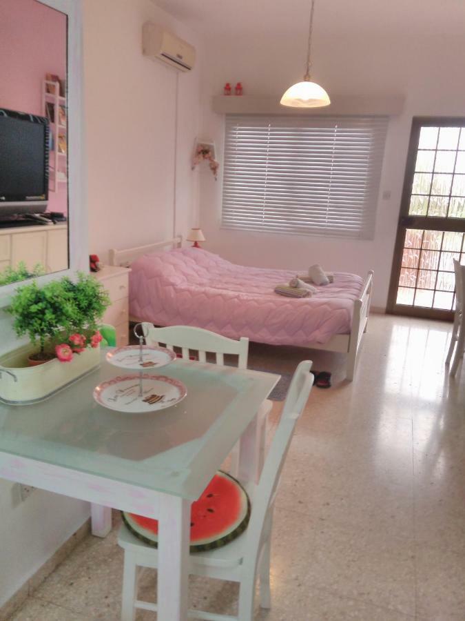 Yiota'S Cute Studio Paphos Exterior photo